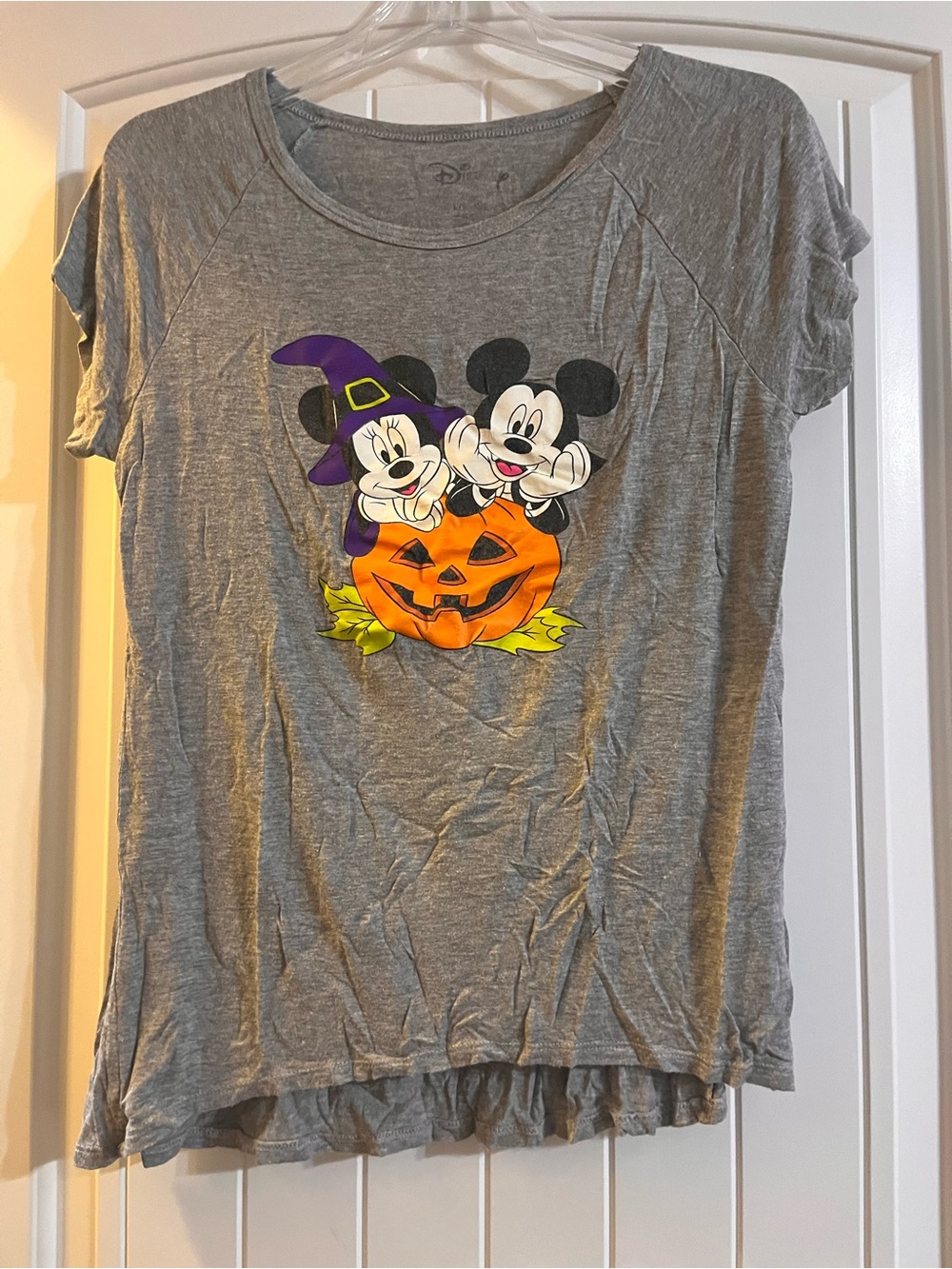 Disney women’s/juniors Gray Halloween Mickey & Minnie Pumpkin Graphic Tee